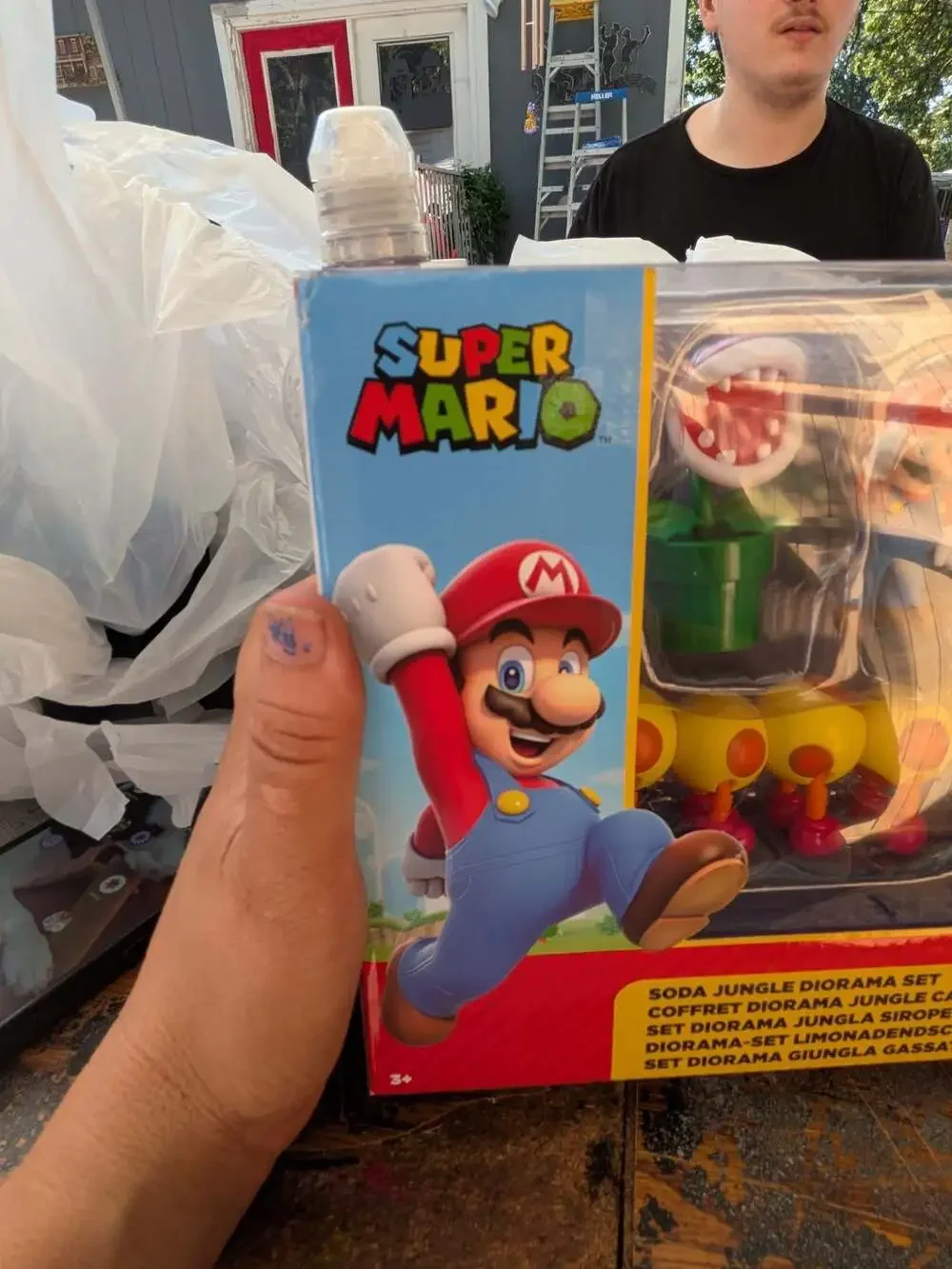 Super Mario Soda Jungle Diorama Set with Mario, Wiggler
